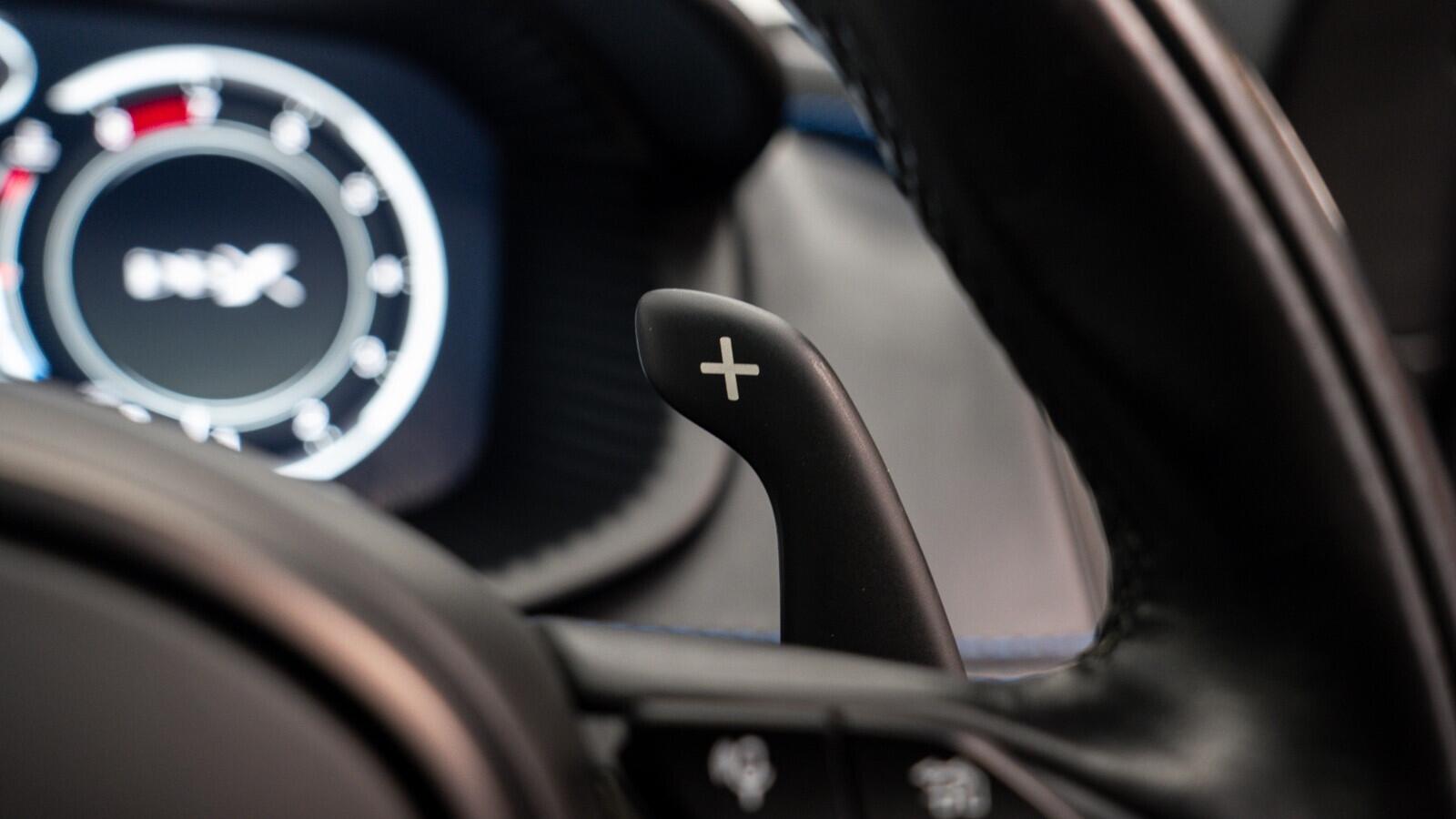 Aston Martin DBX view 38