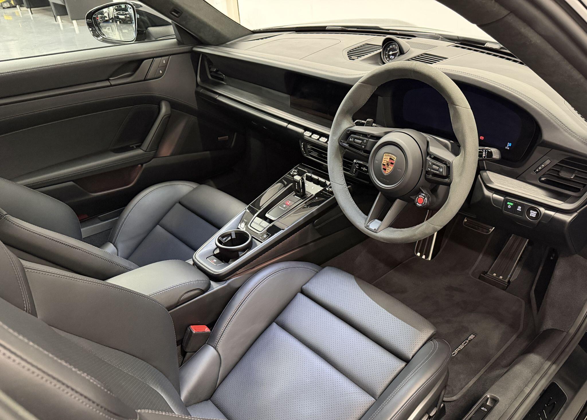 Porsche 911 view 31
