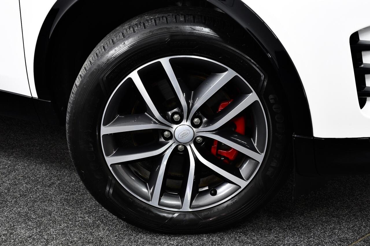 Land Rover Discovery Sport view 15