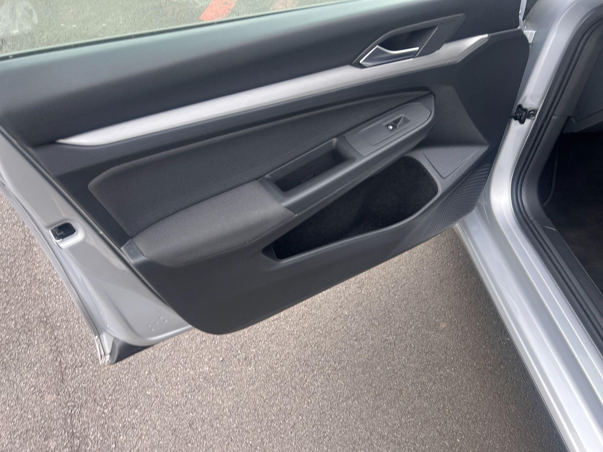 Volkswagen Golf view 20