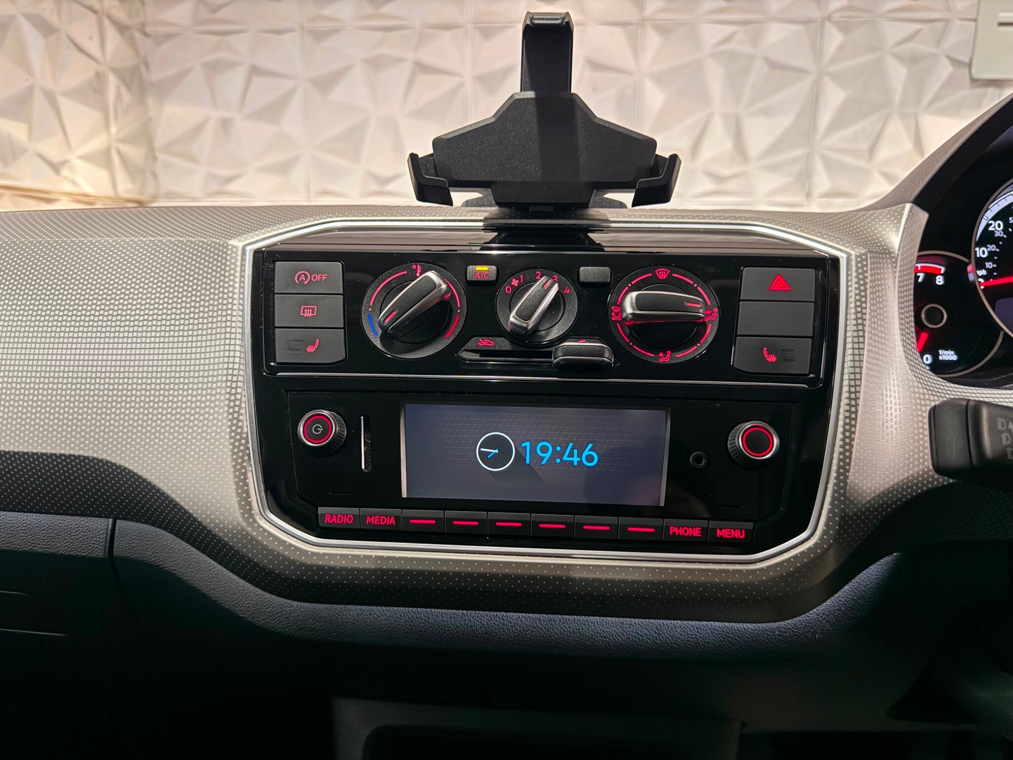 Volkswagen Up! view 22