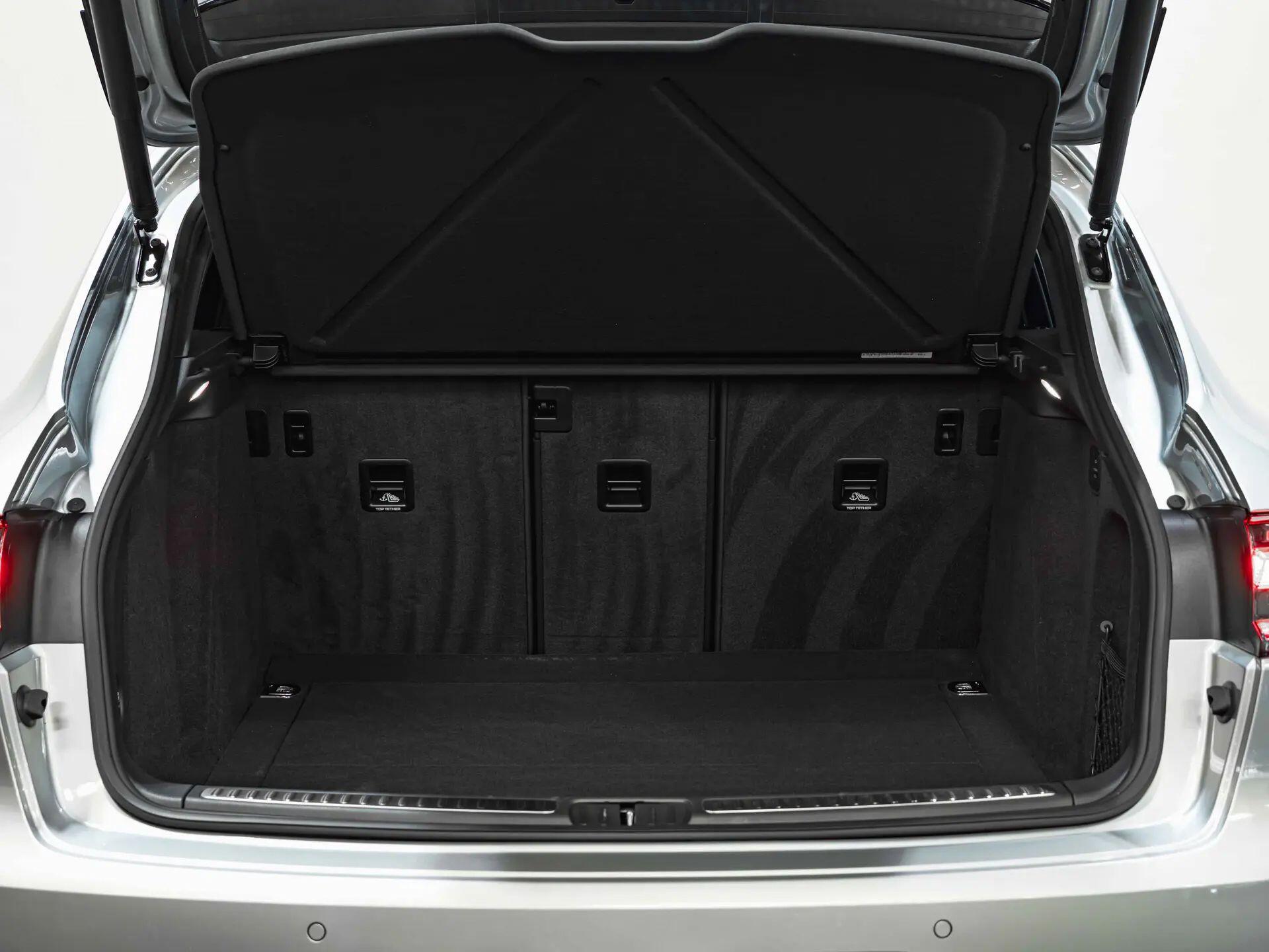 Porsche Macan view 26