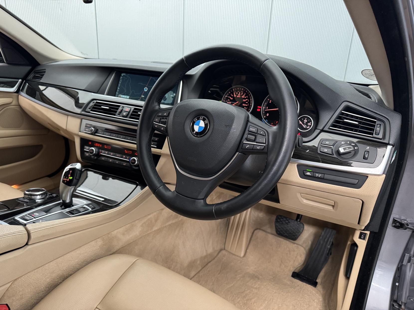BMW 5 Series view 43