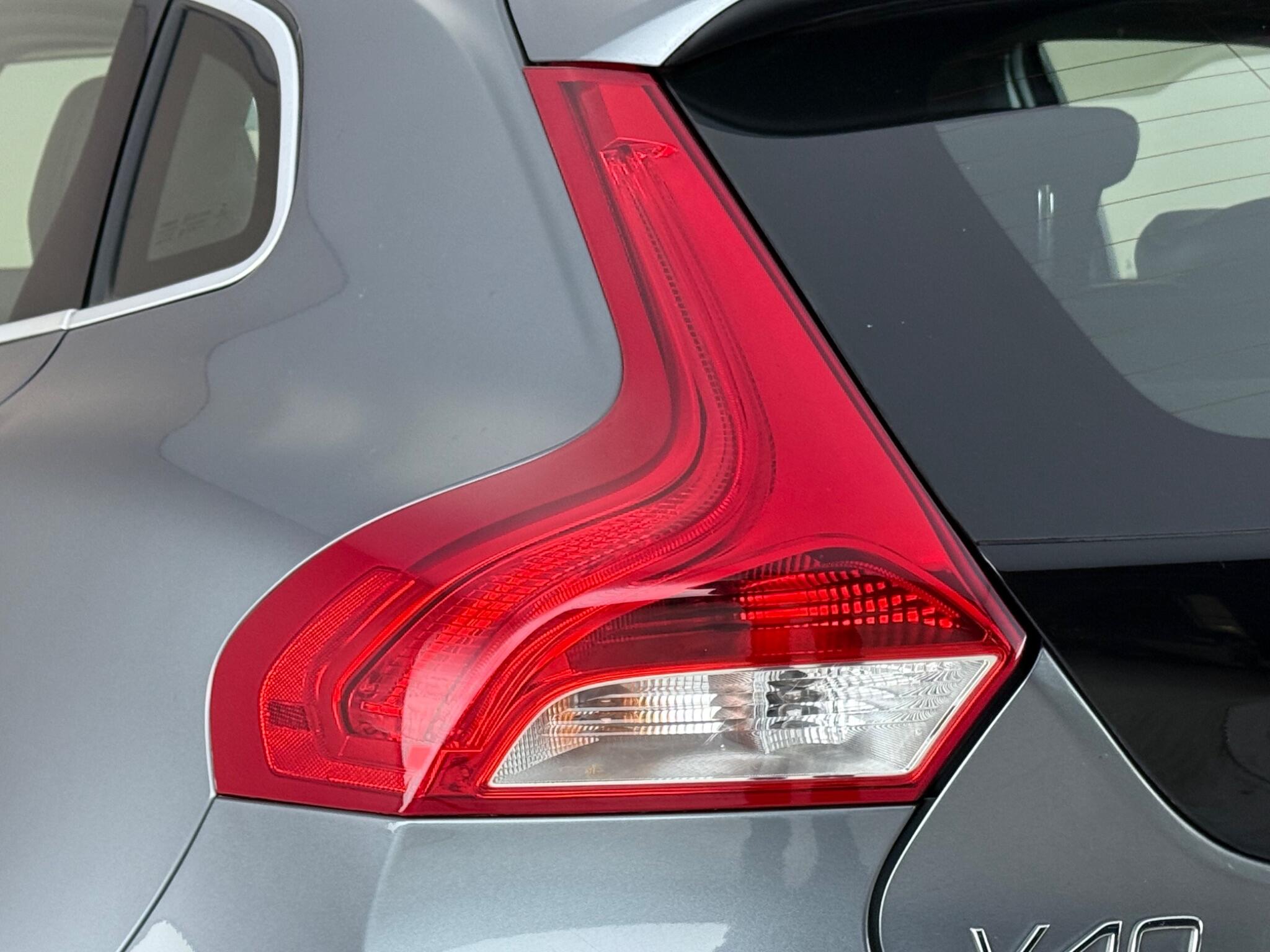Volvo V40 view 11