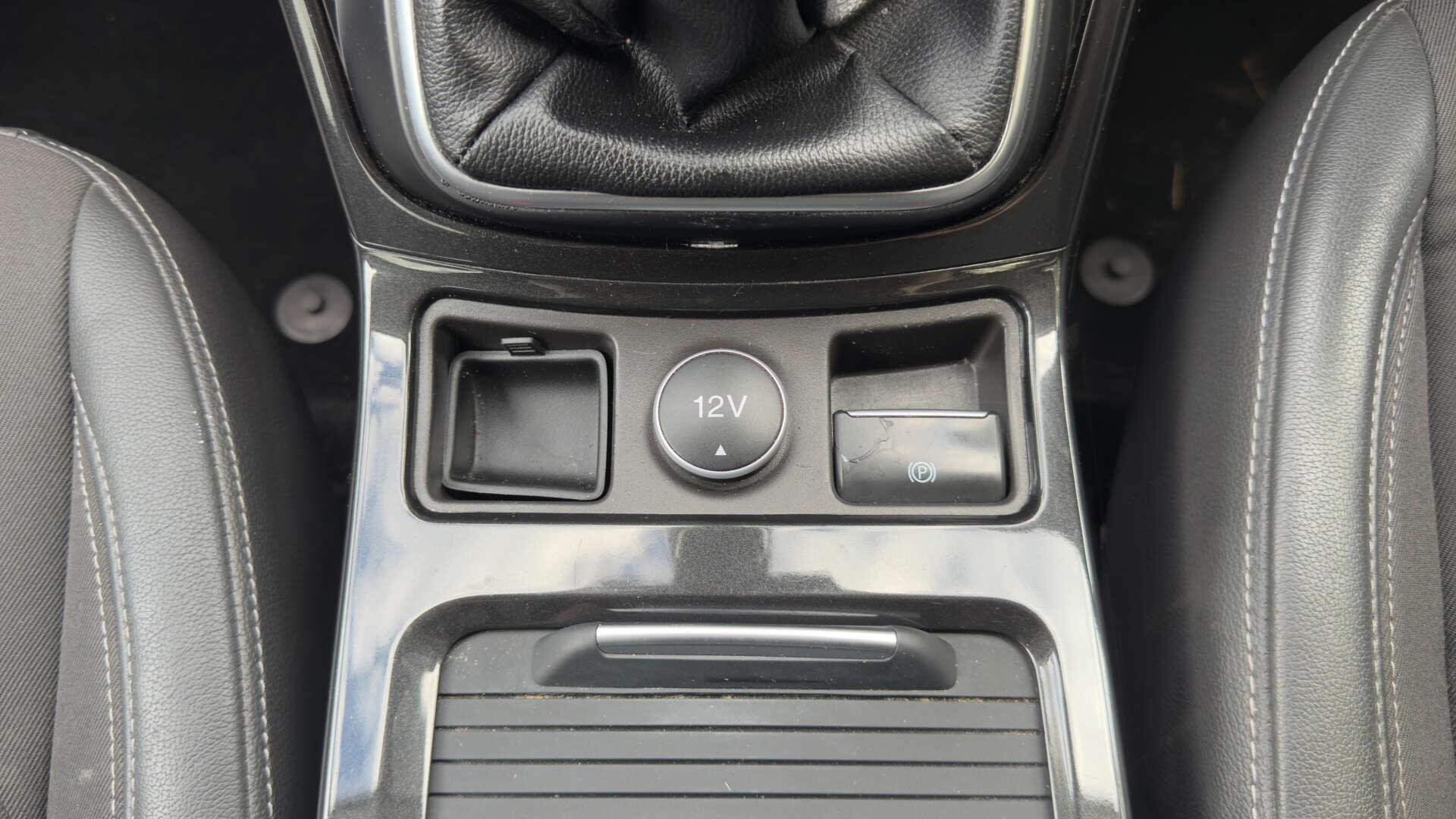 Ford Kuga view 34