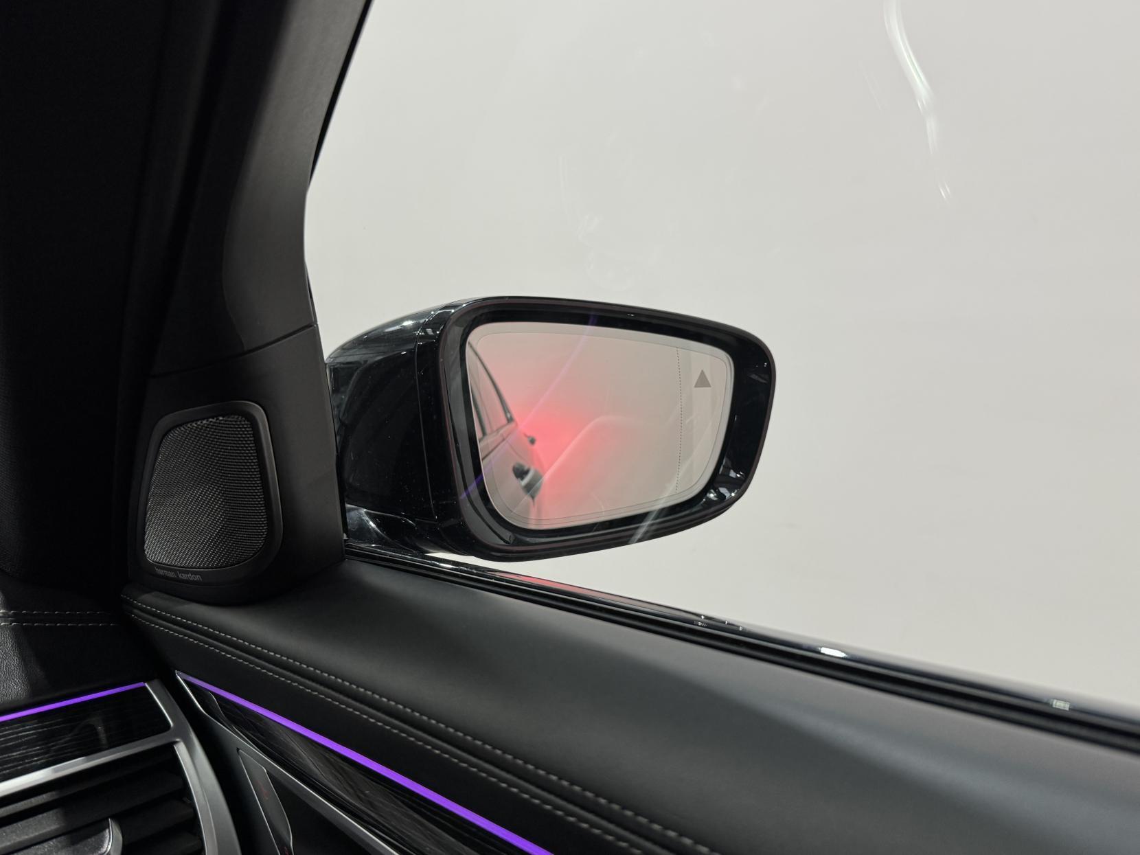 BMW 7 Series view 58