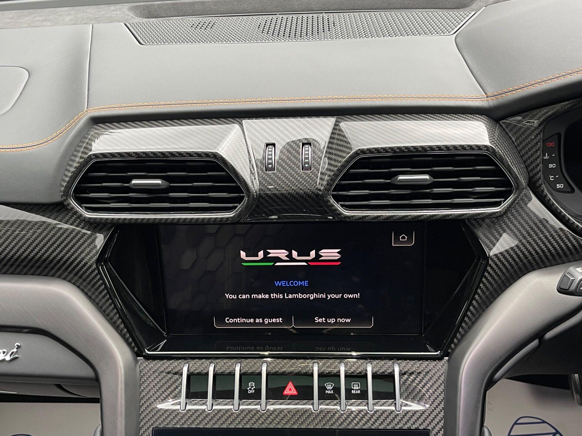 Lamborghini Urus view 93