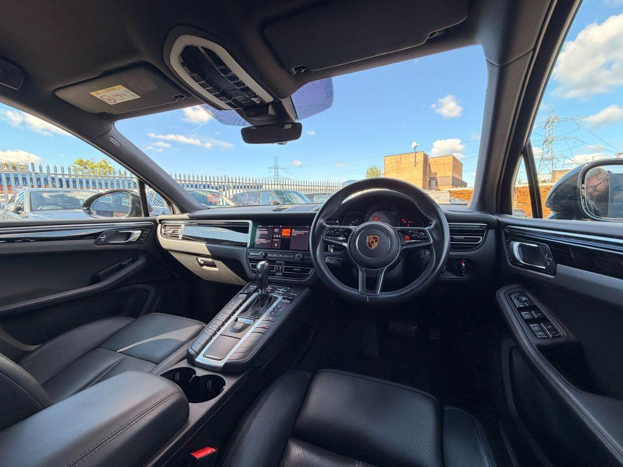 Porsche Macan view 27