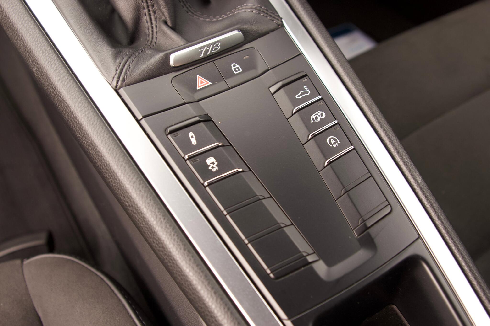 Porsche Cayman view 9