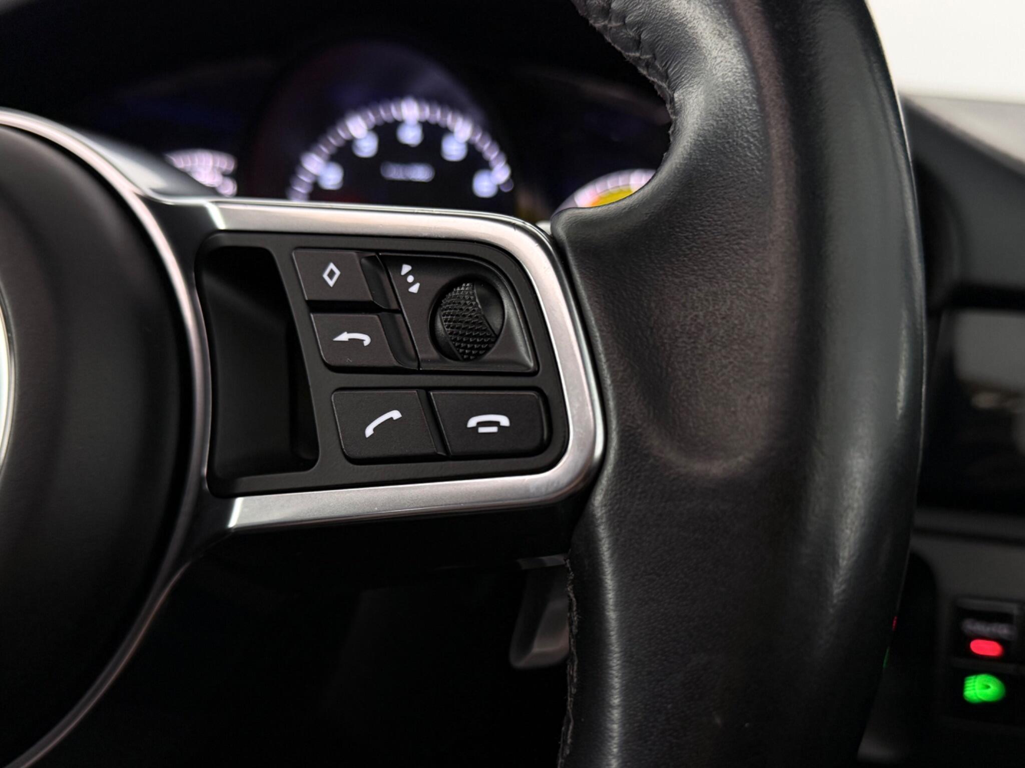 Porsche Cayenne view 21