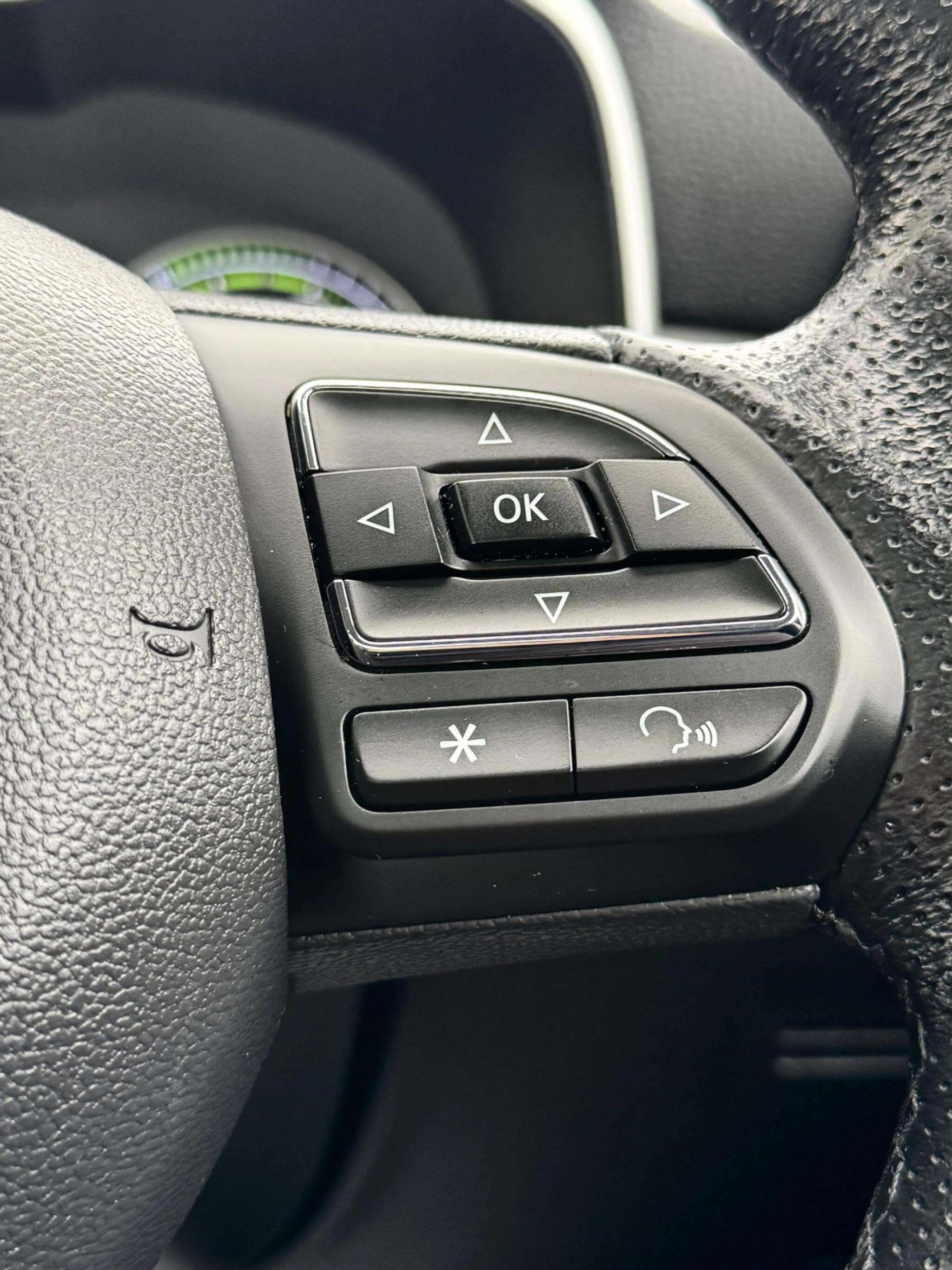 MG ZS view 52