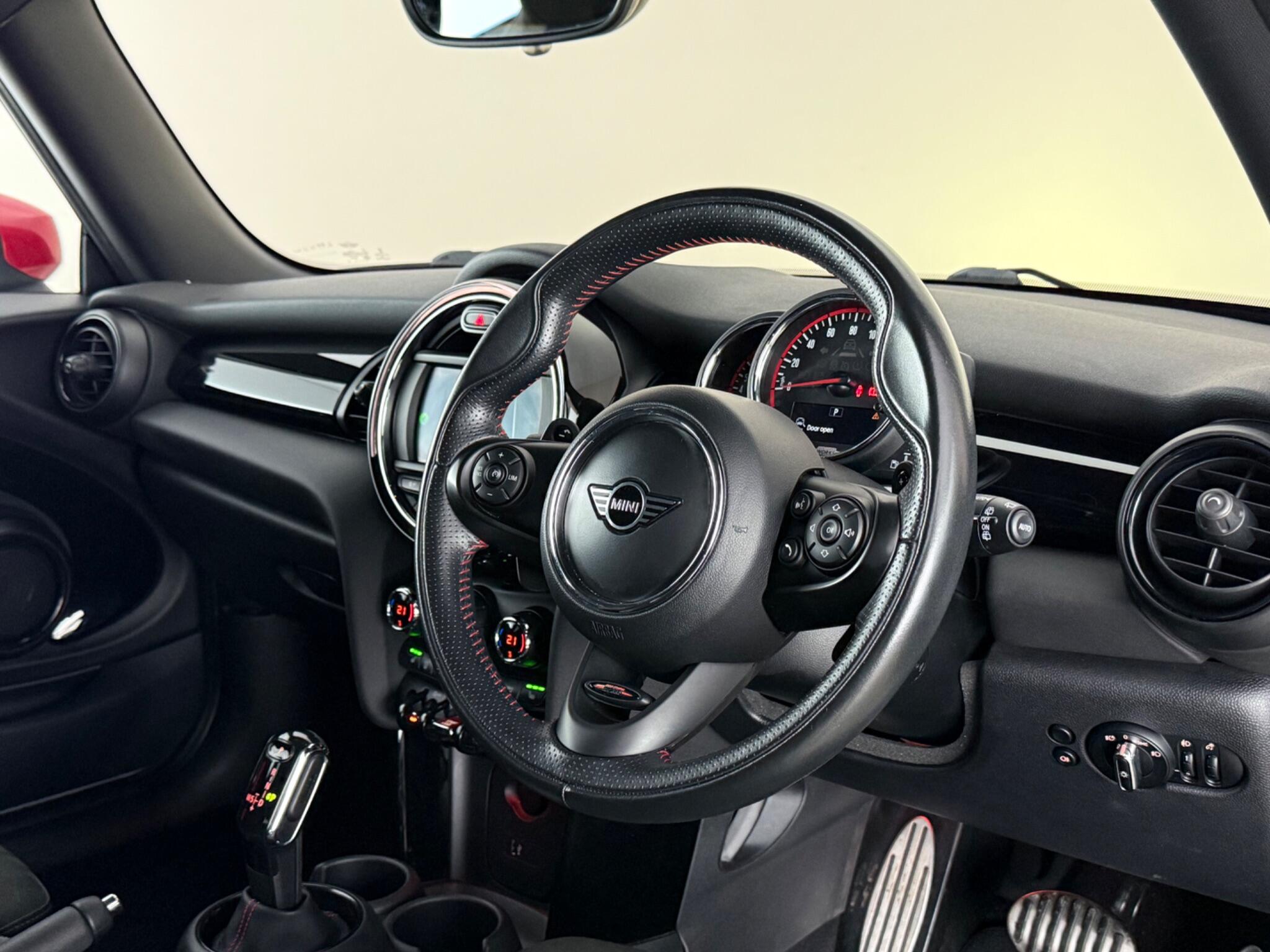 Mini Hatch view 3