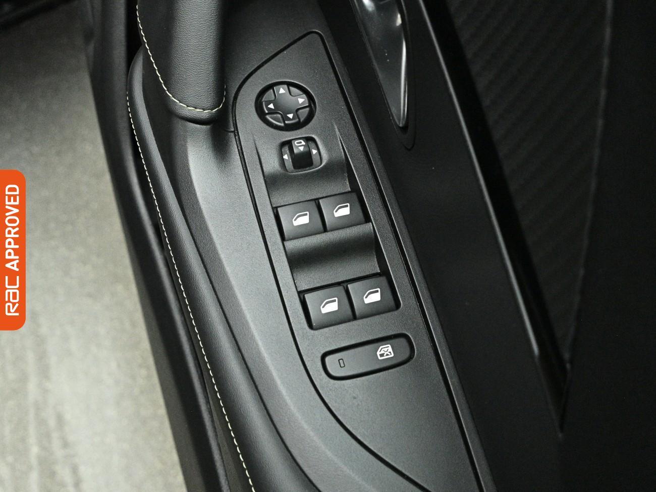 Peugeot E-2008 view 27