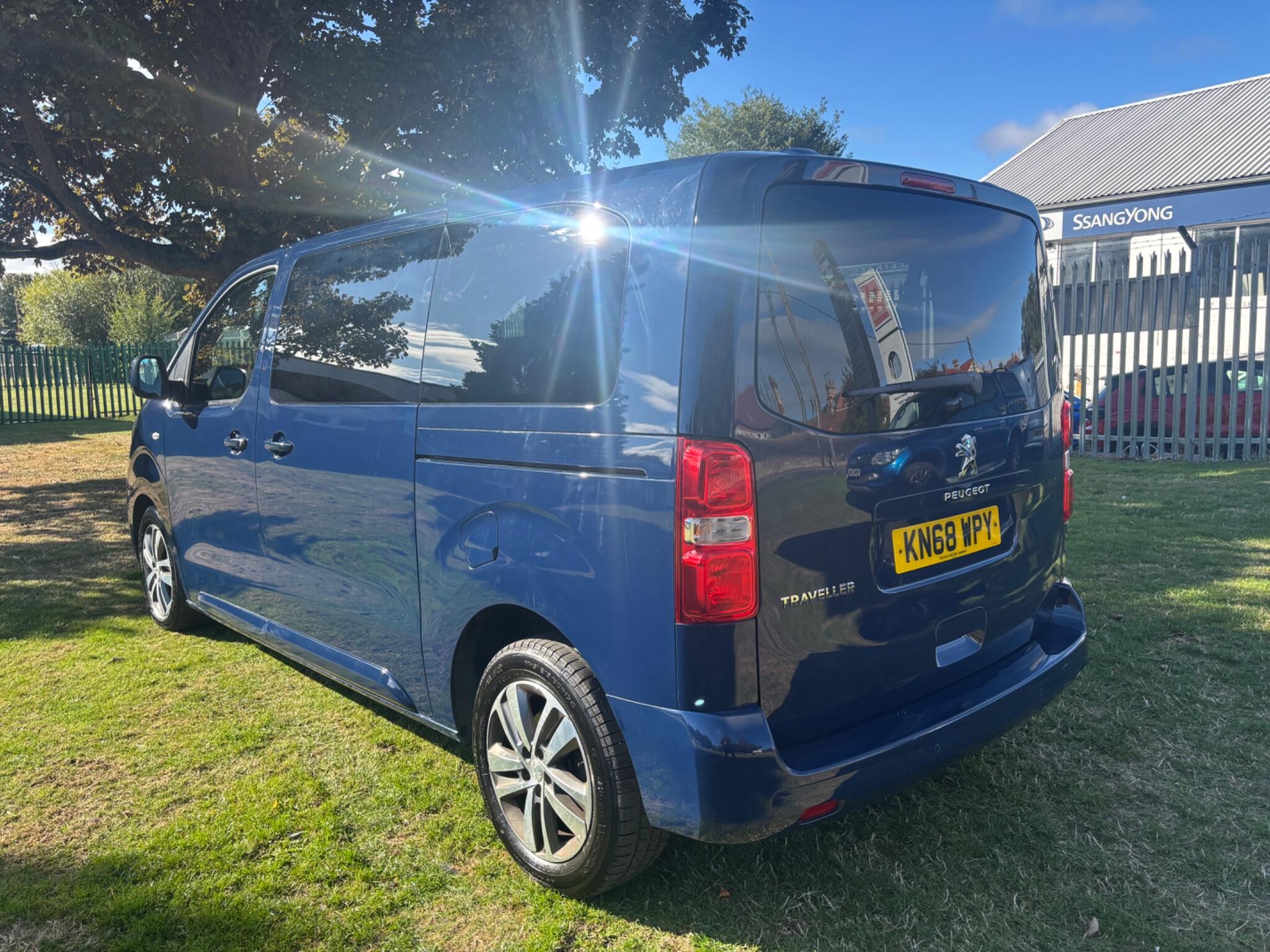 Peugeot Traveller view 5