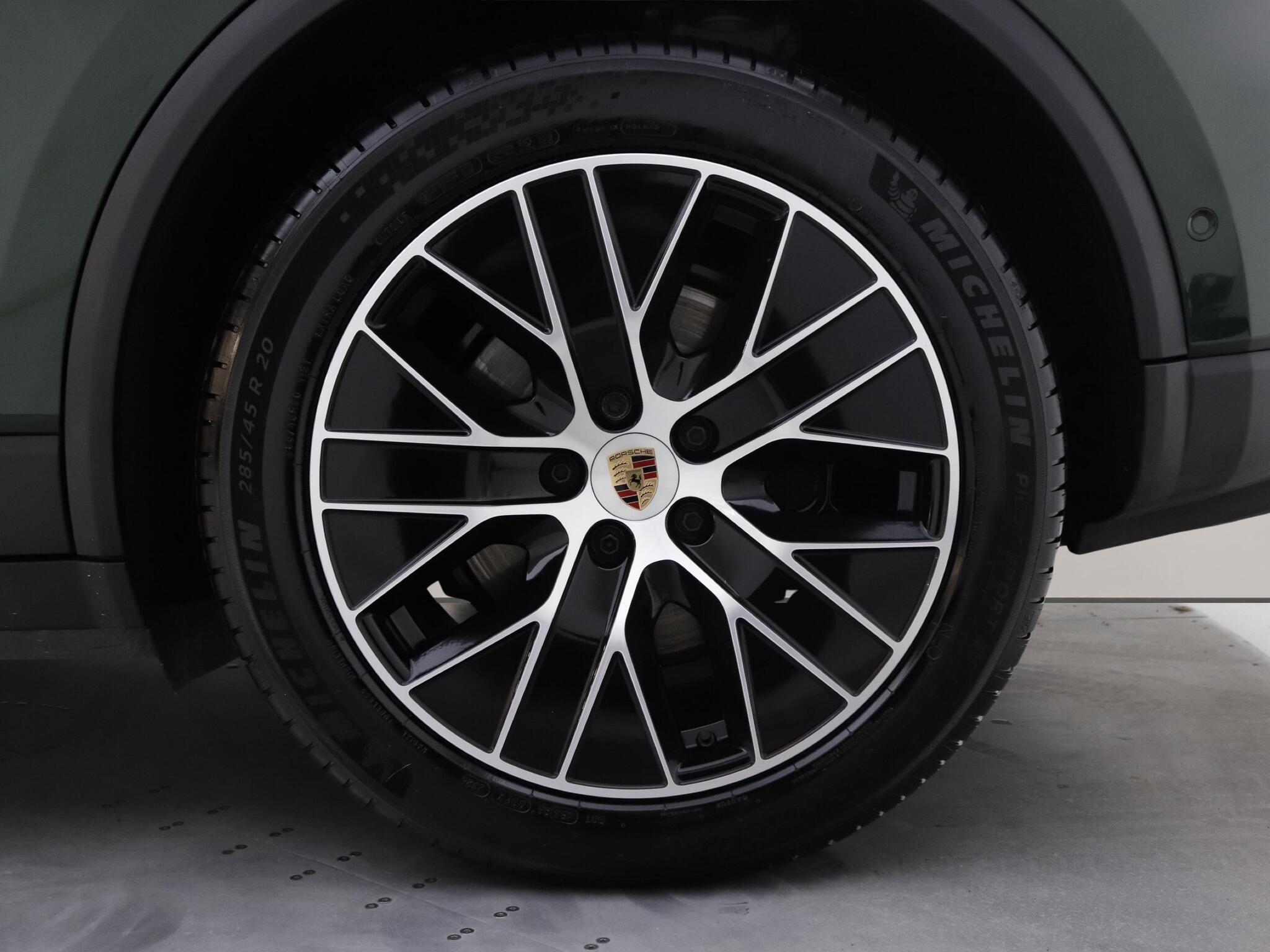 Porsche Macan view 8