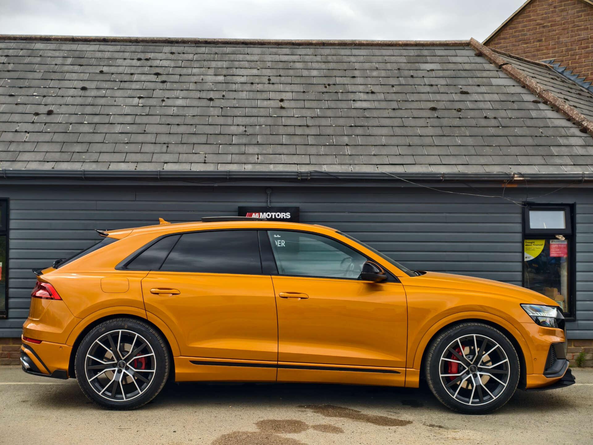 Audi Q8 view 20