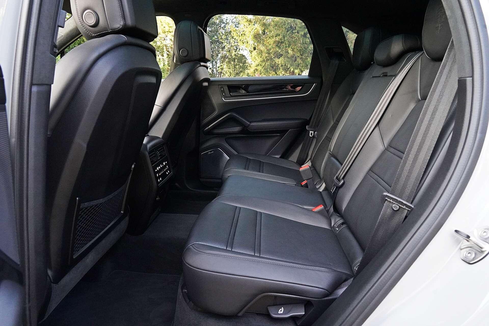 Porsche Cayenne view 16