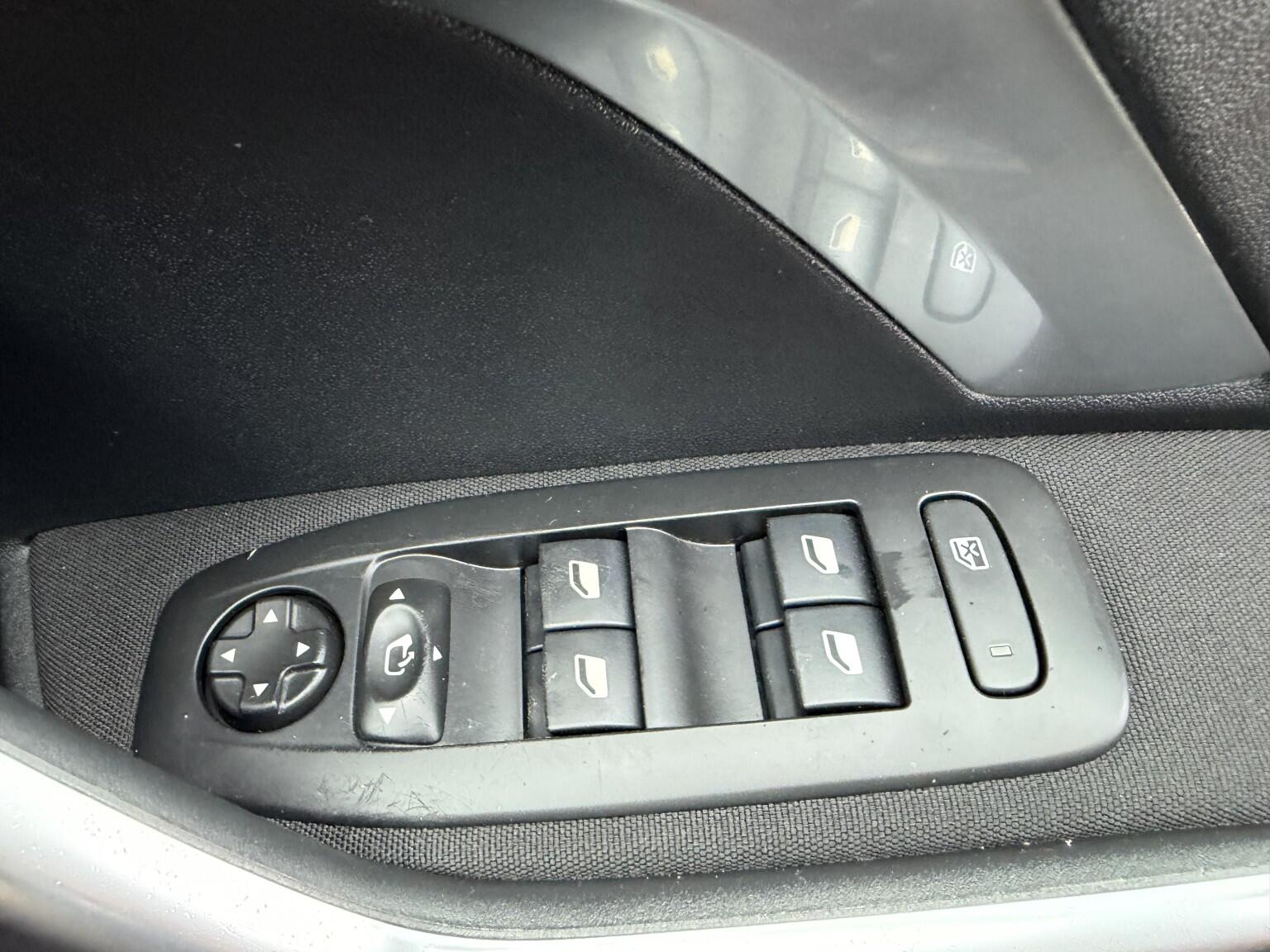 Peugeot 2008 view 28