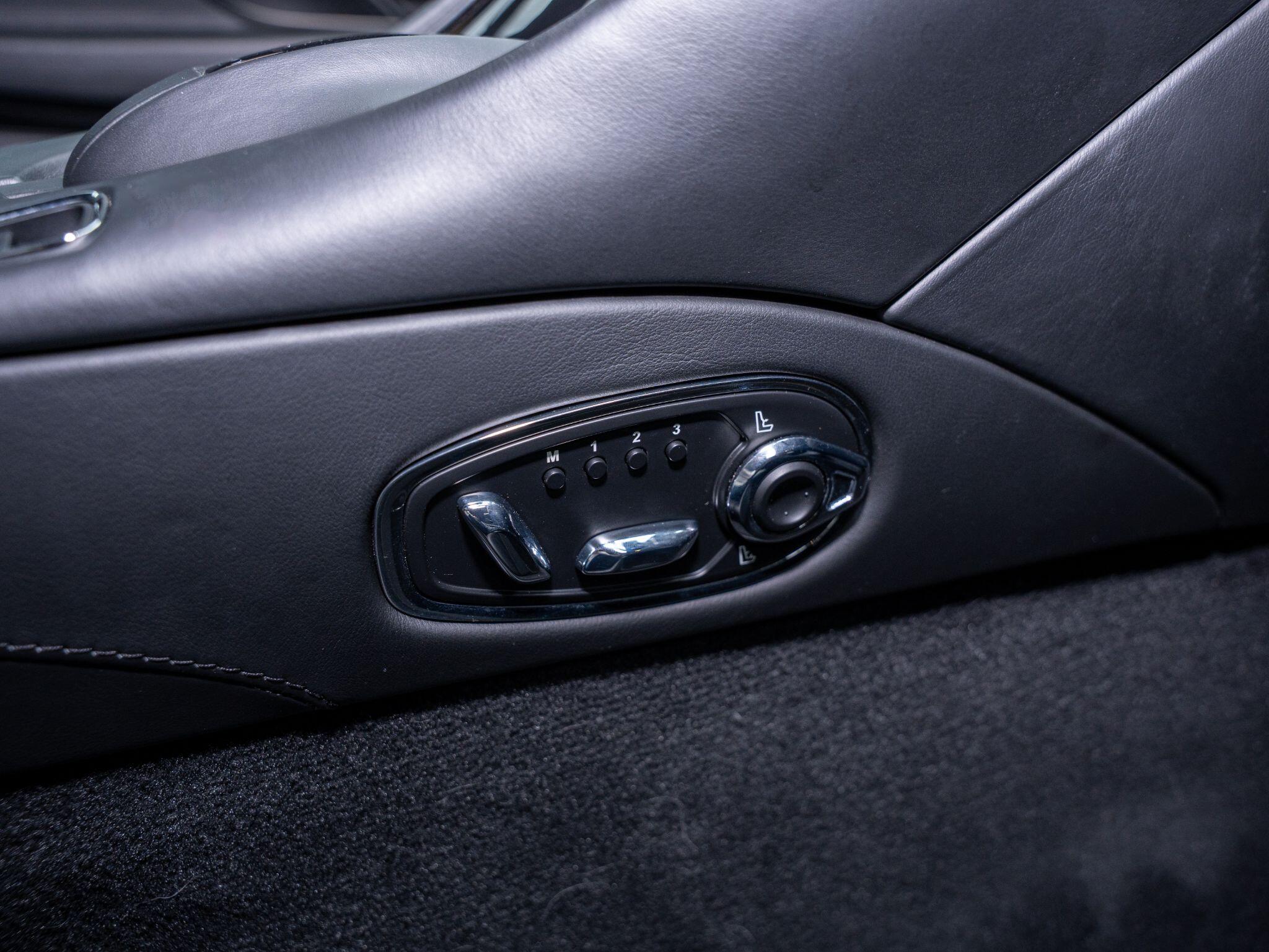 Aston Martin DB11 view 24