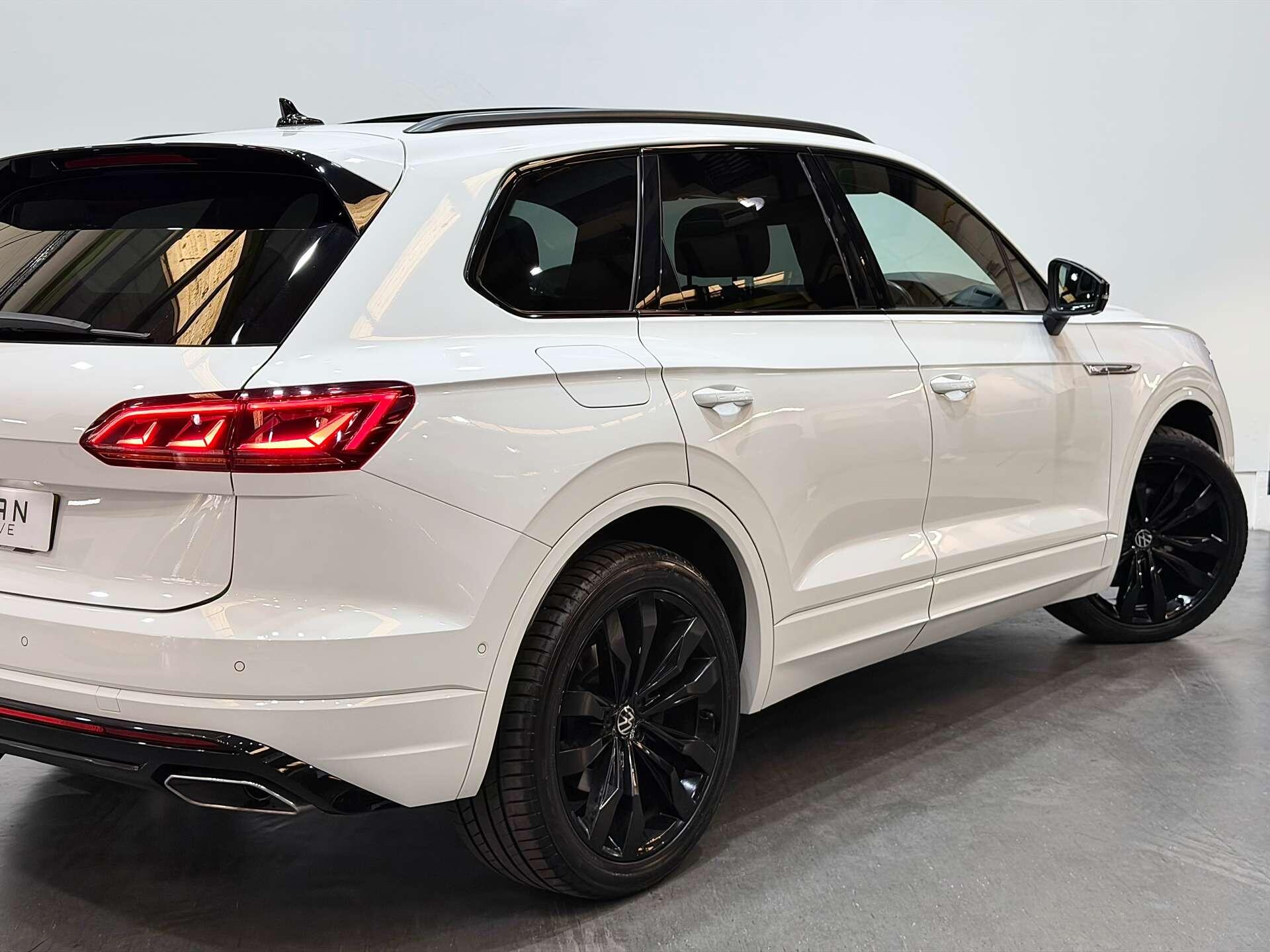 Volkswagen Touareg view 19