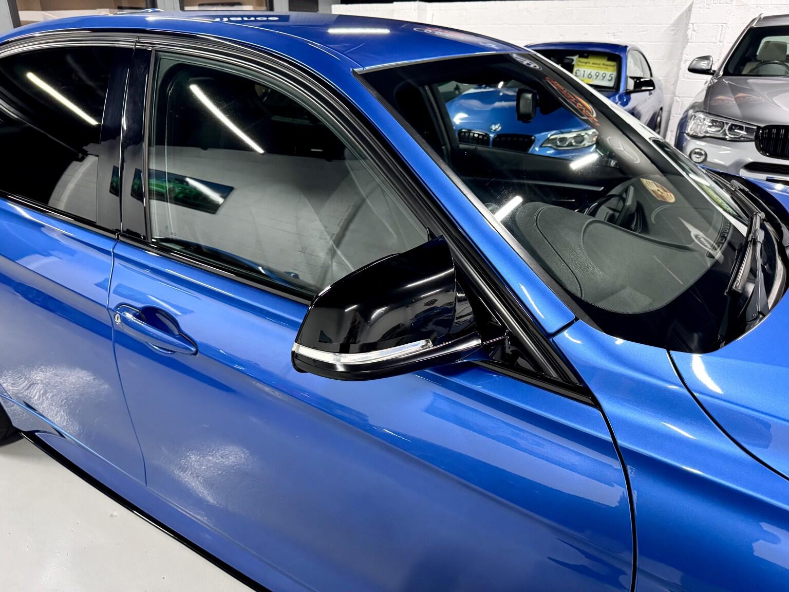BMW 3 Series view 26
