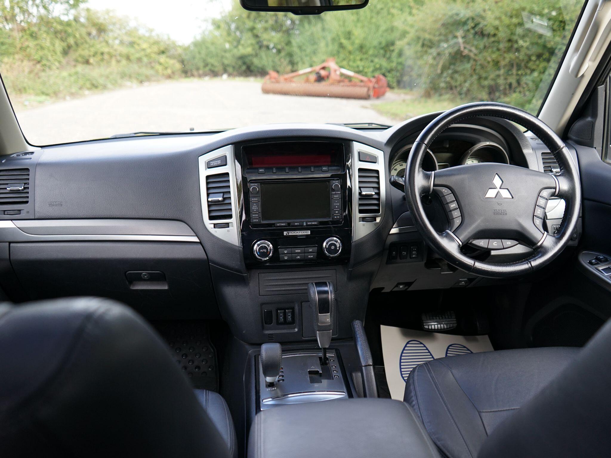 Mitsubishi Shogun view 15