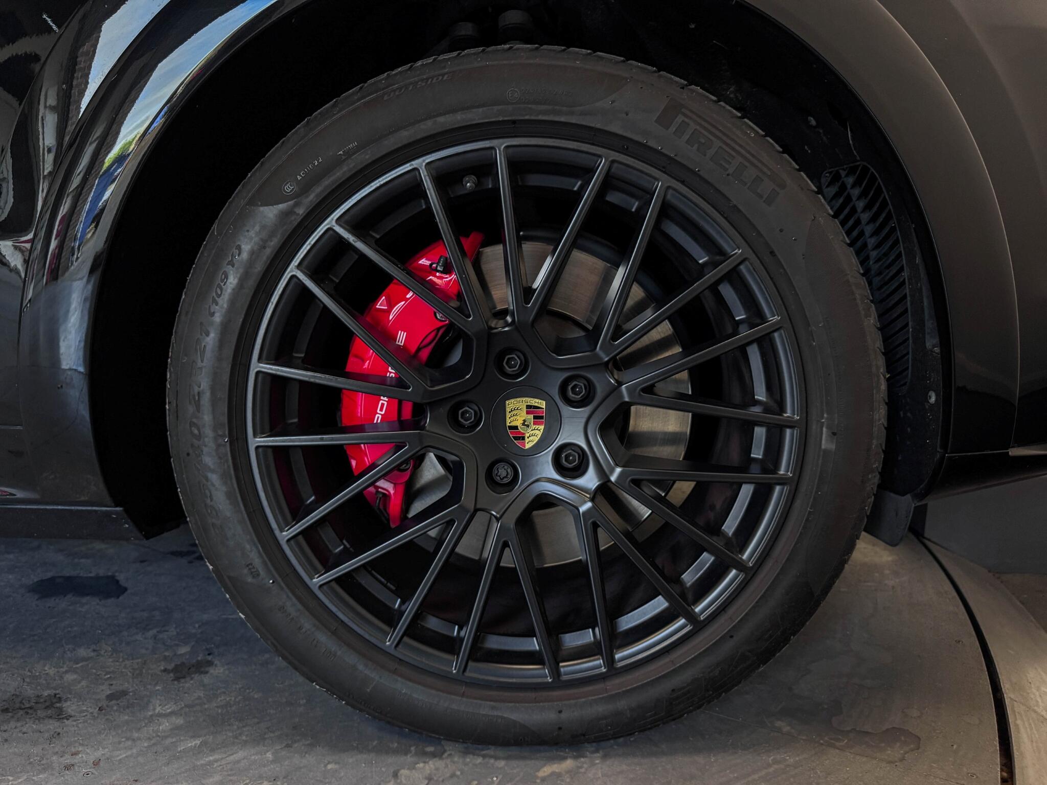 Porsche Cayenne view 77