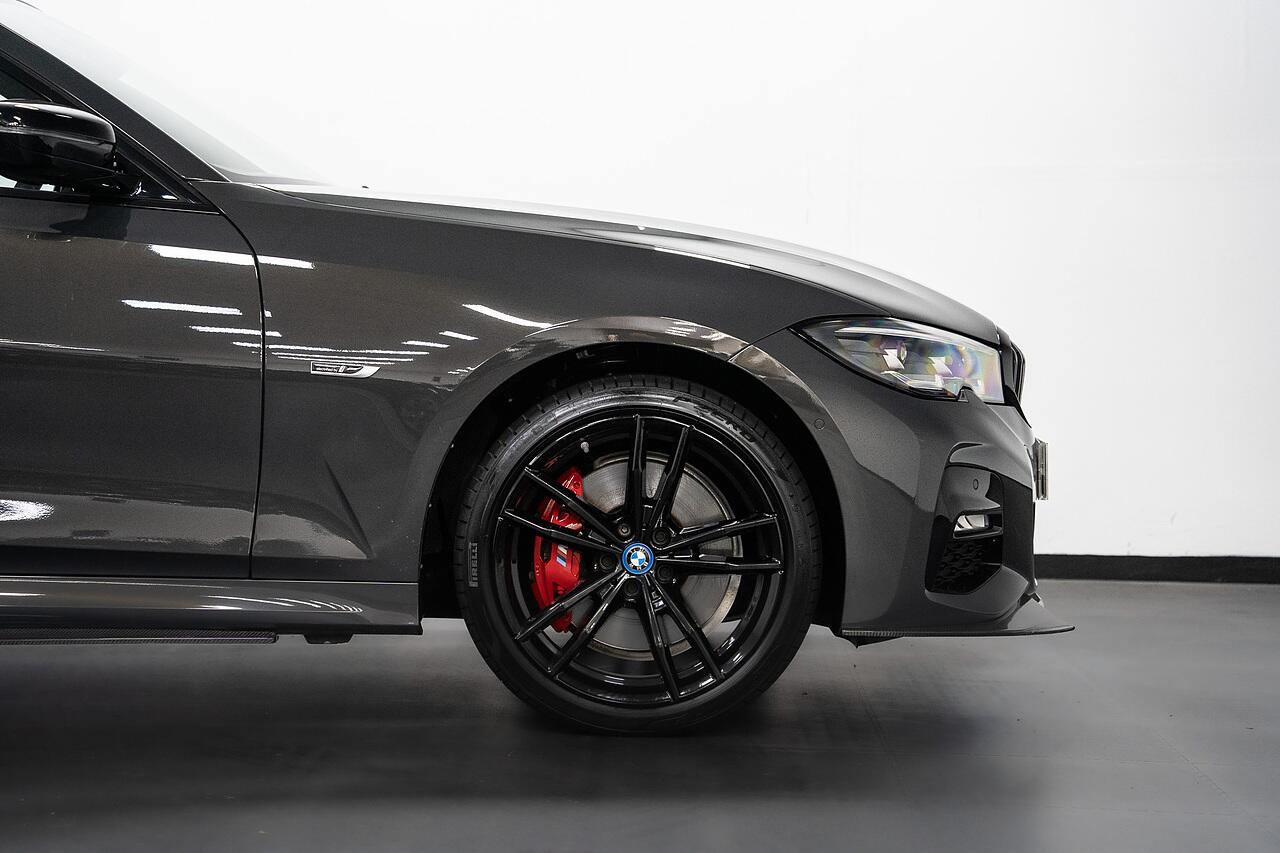 BMW 3 Series view 38