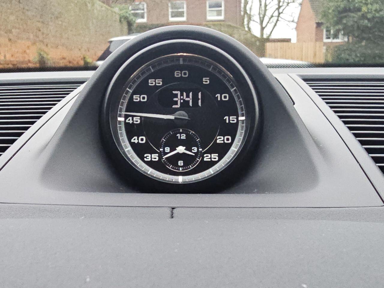 Porsche Macan view 27
