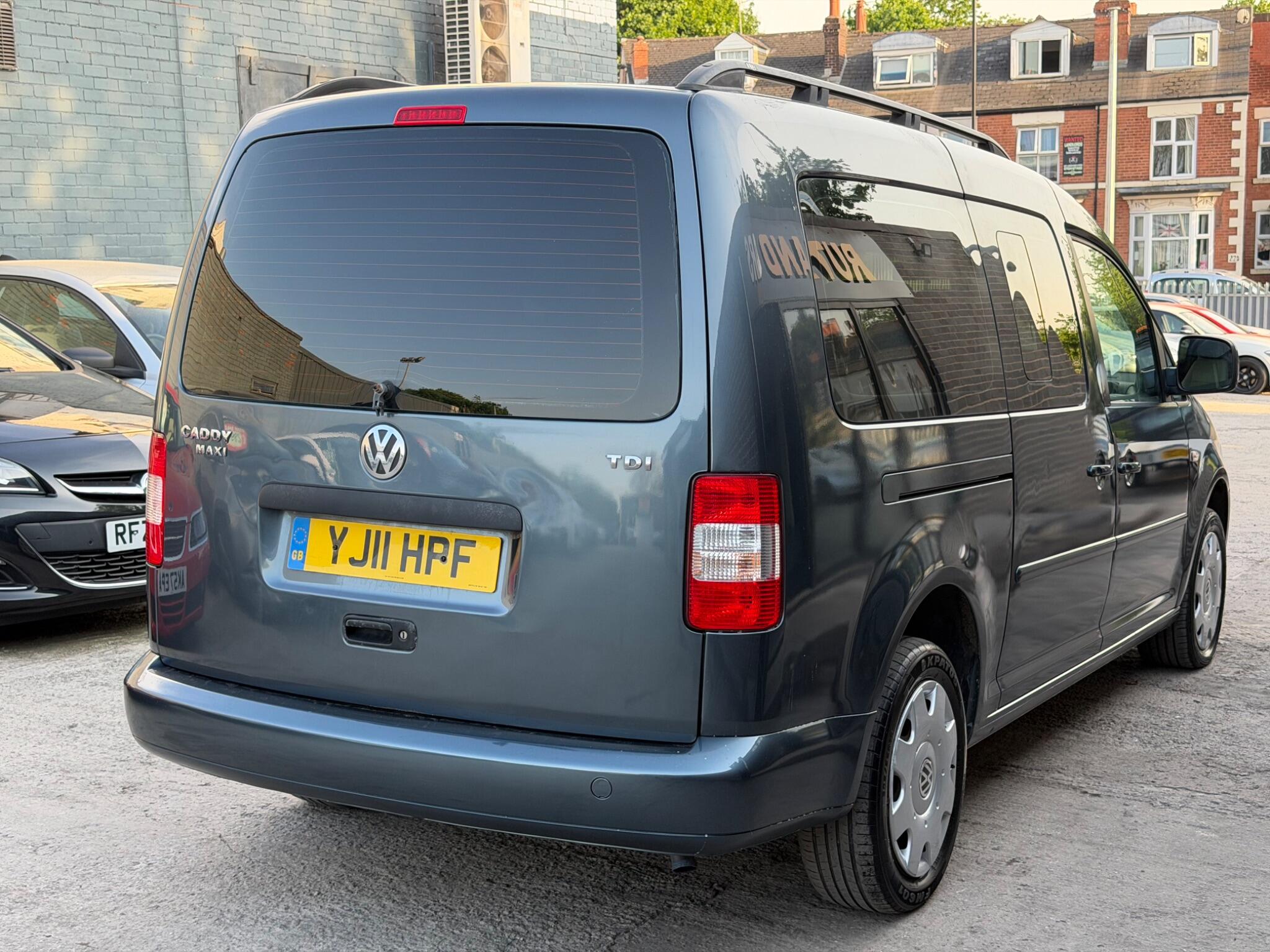 Volkswagen Caddy Maxi Life view 8