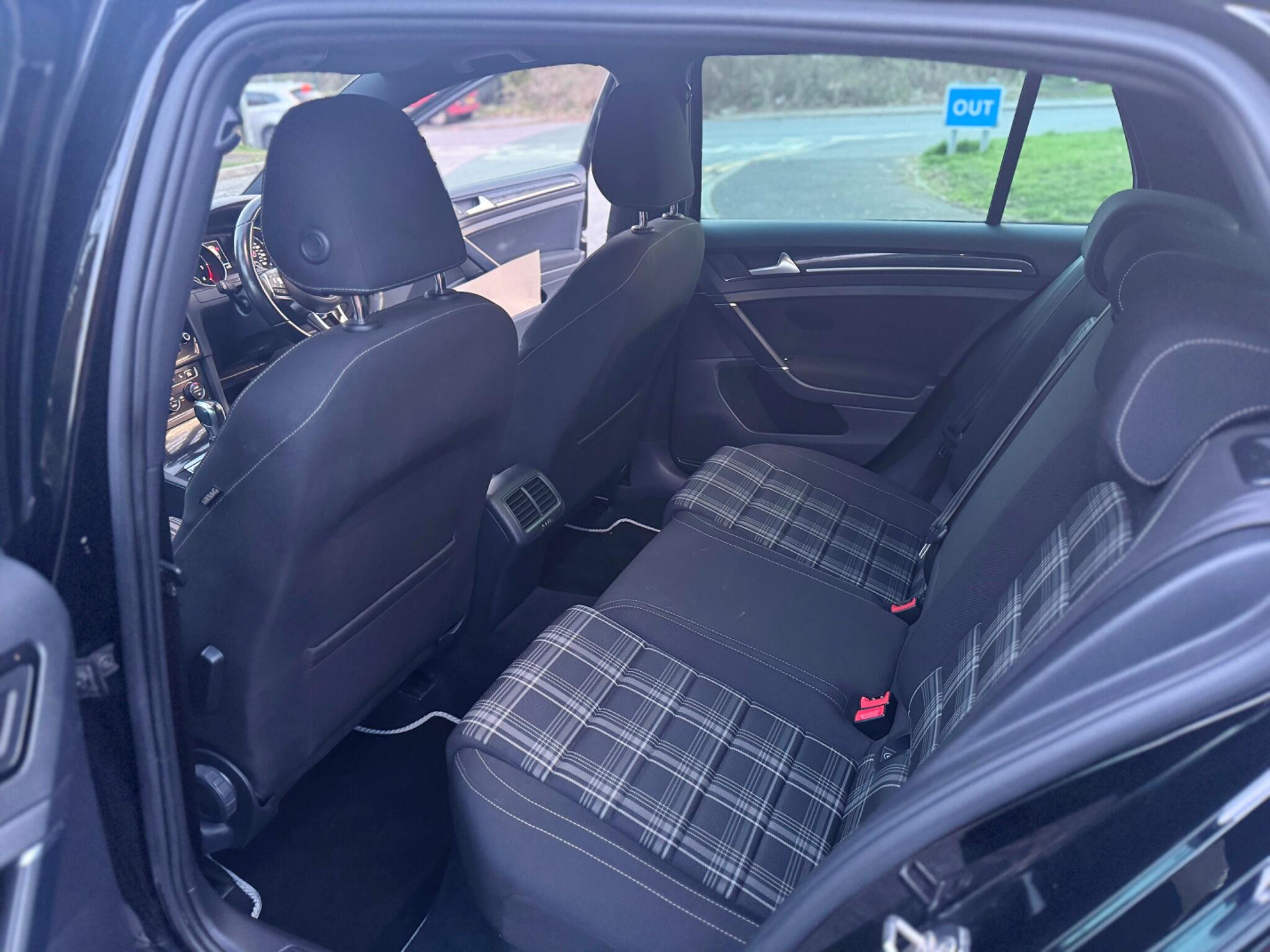 2016 Volkswagen Golf 2.0 TDI BlueMotion Tech GTD DSG Euro 6 (s/s) 5dr image 40