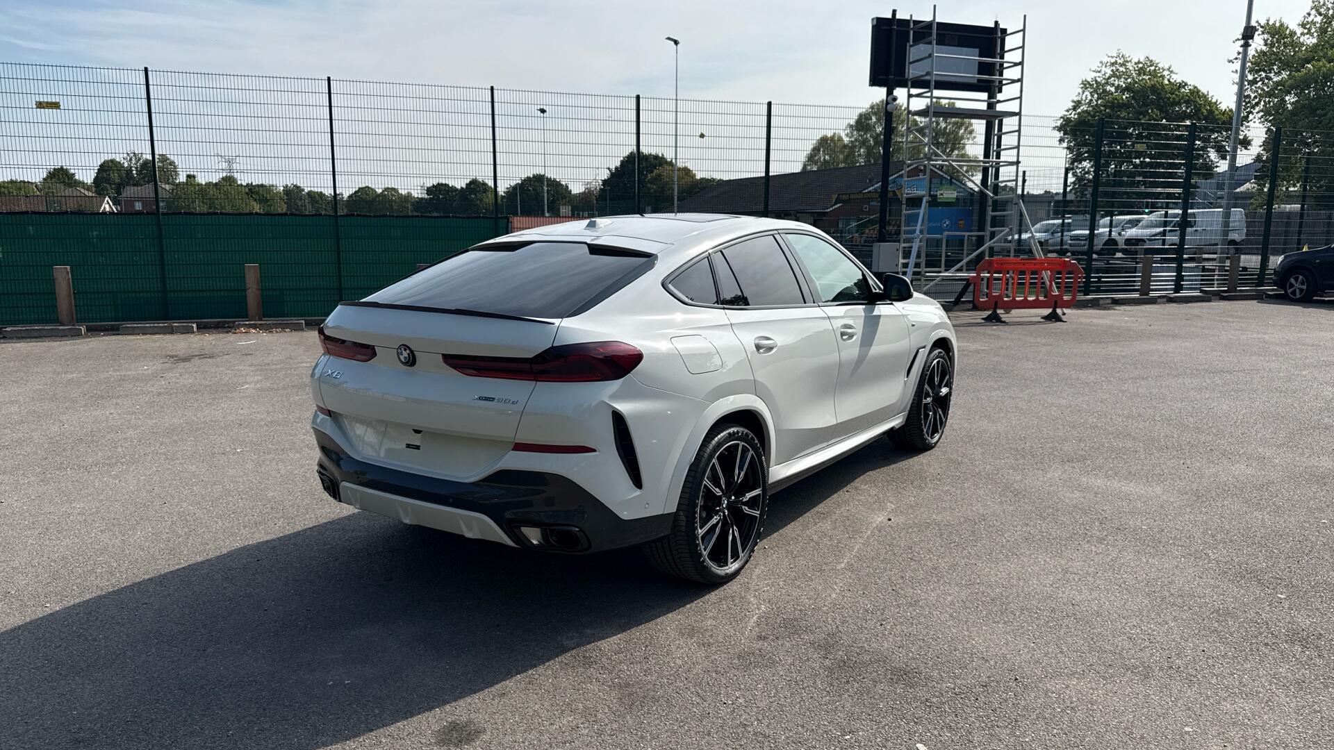 BMW X6 view 29