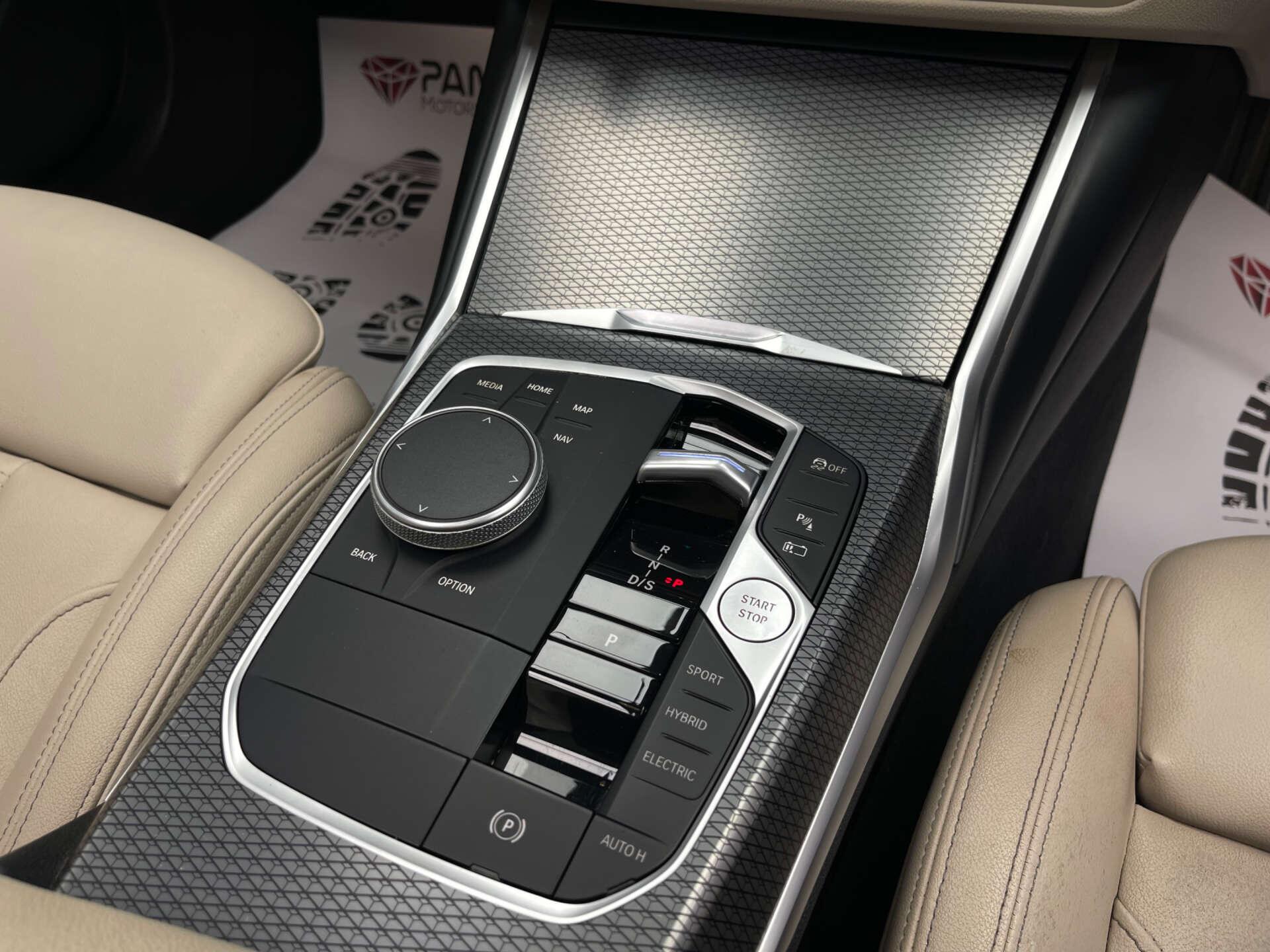 BMW 3 Series view 25