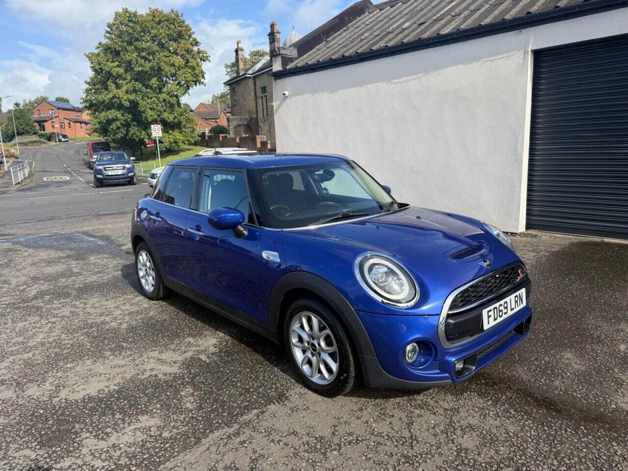 Mini Hatch view 11