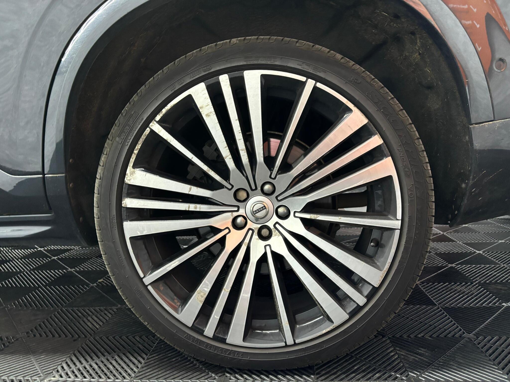 Volvo XC90 view 39