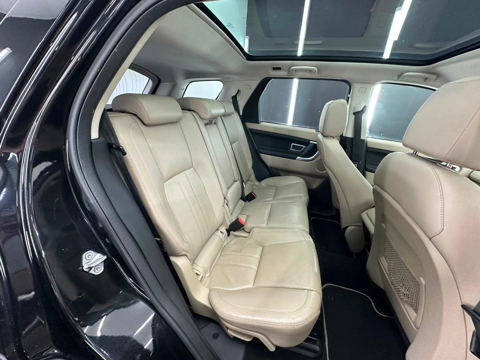 Land Rover Discovery Sport view 27