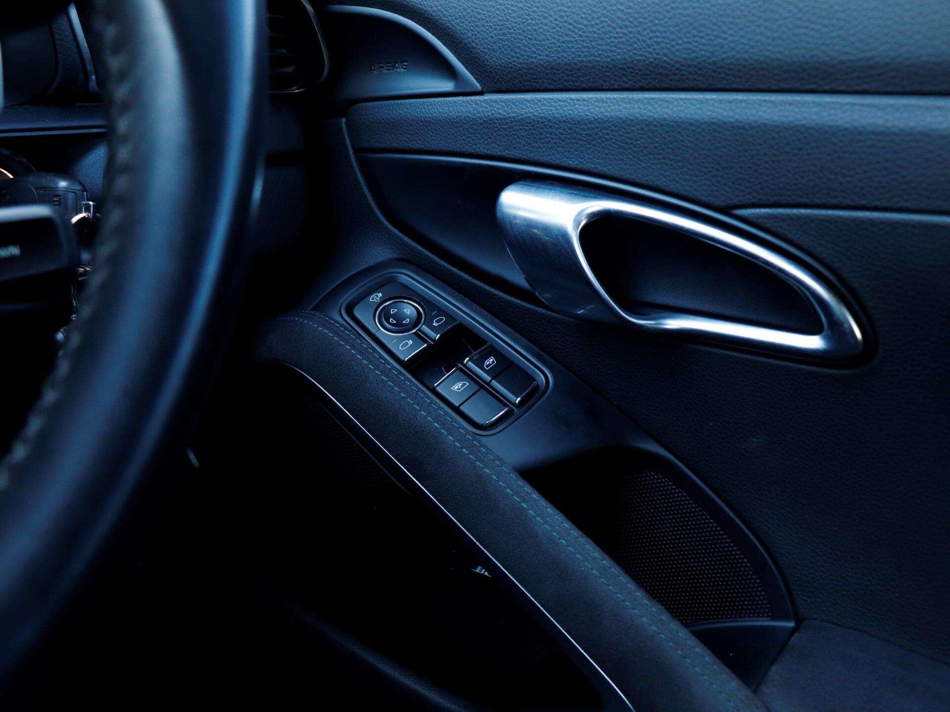 Porsche 911 view 20