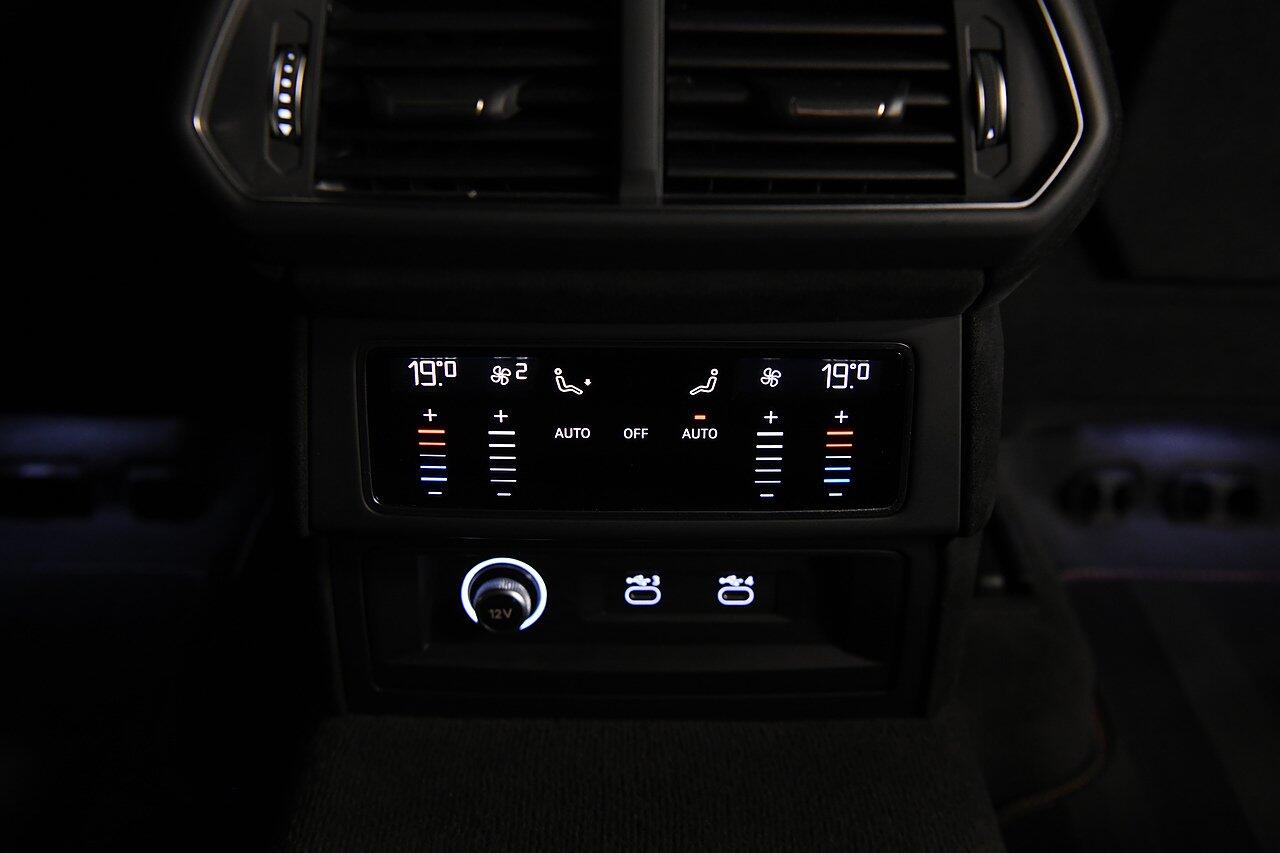 Lamborghini Urus view 32
