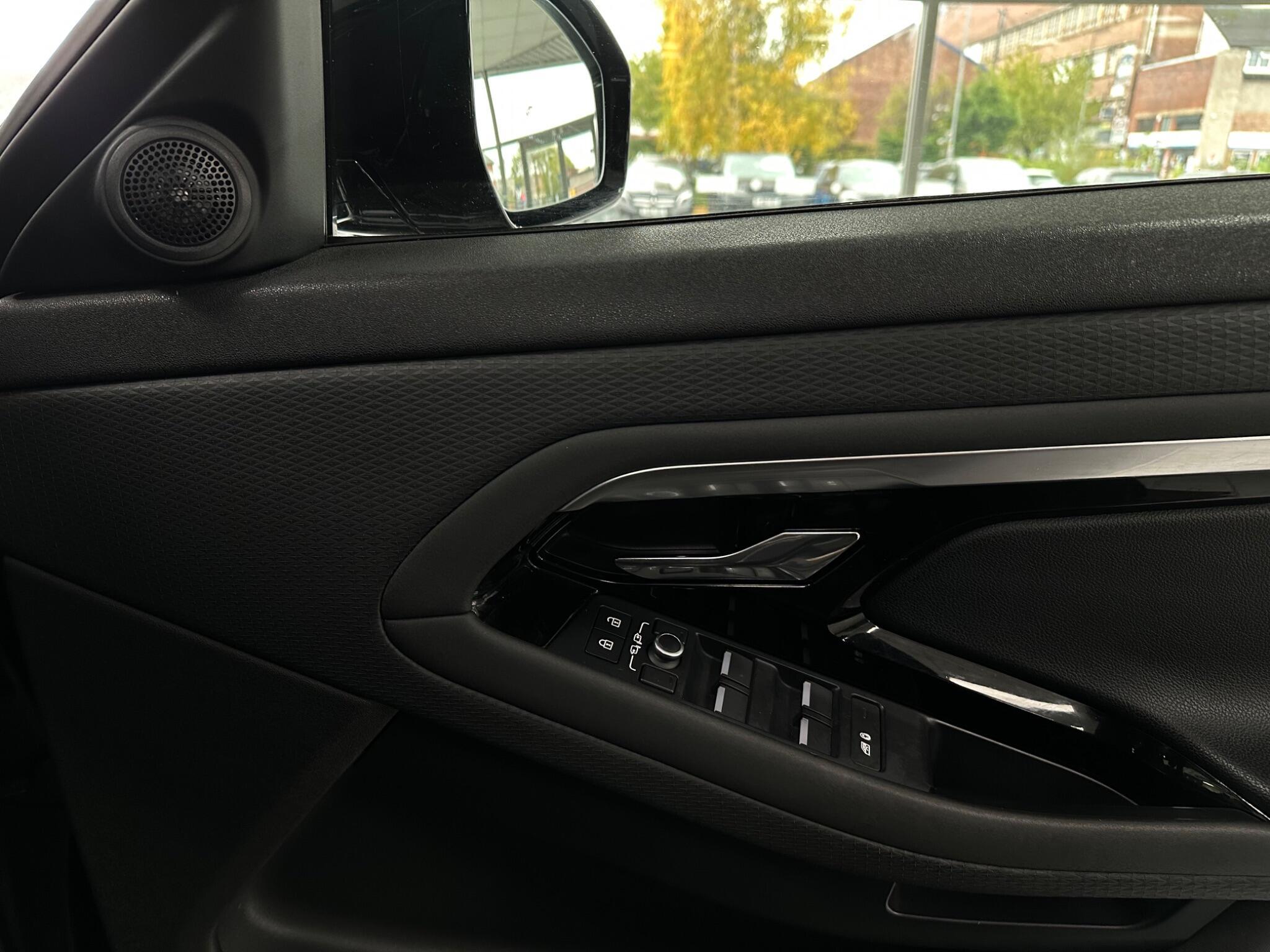 Land Rover Range Rover Evoque view 23