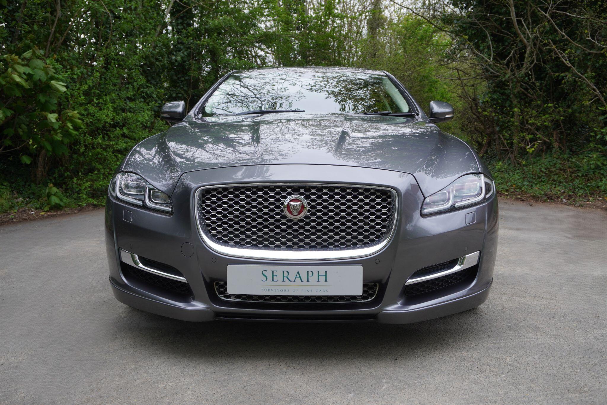 Jaguar XJ view 9