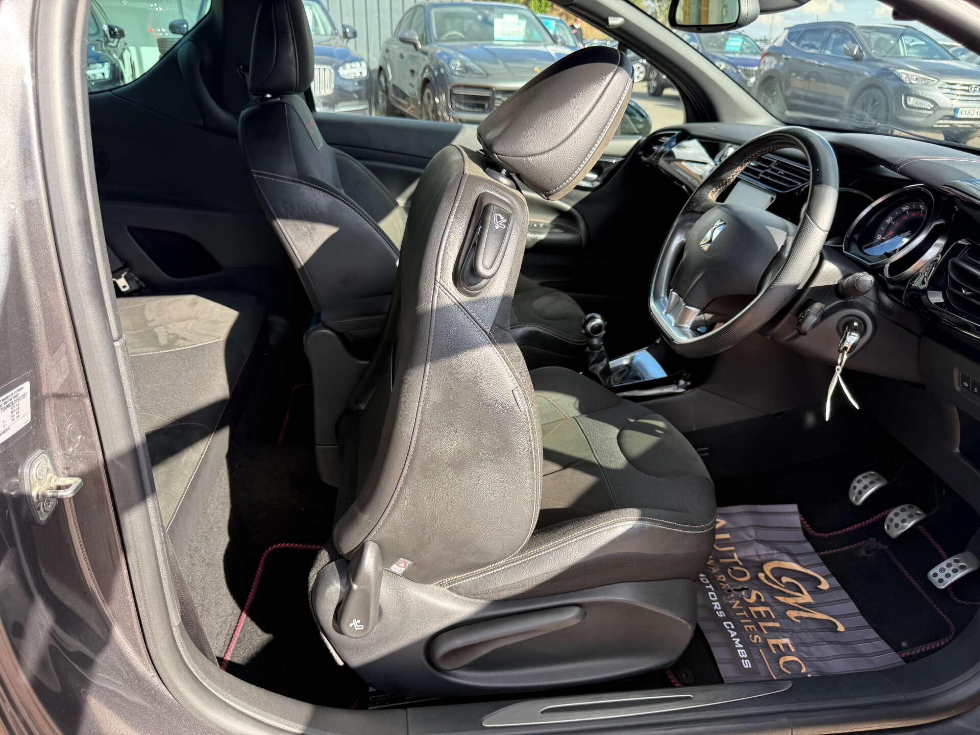 DS Automobiles DS 3 view 44