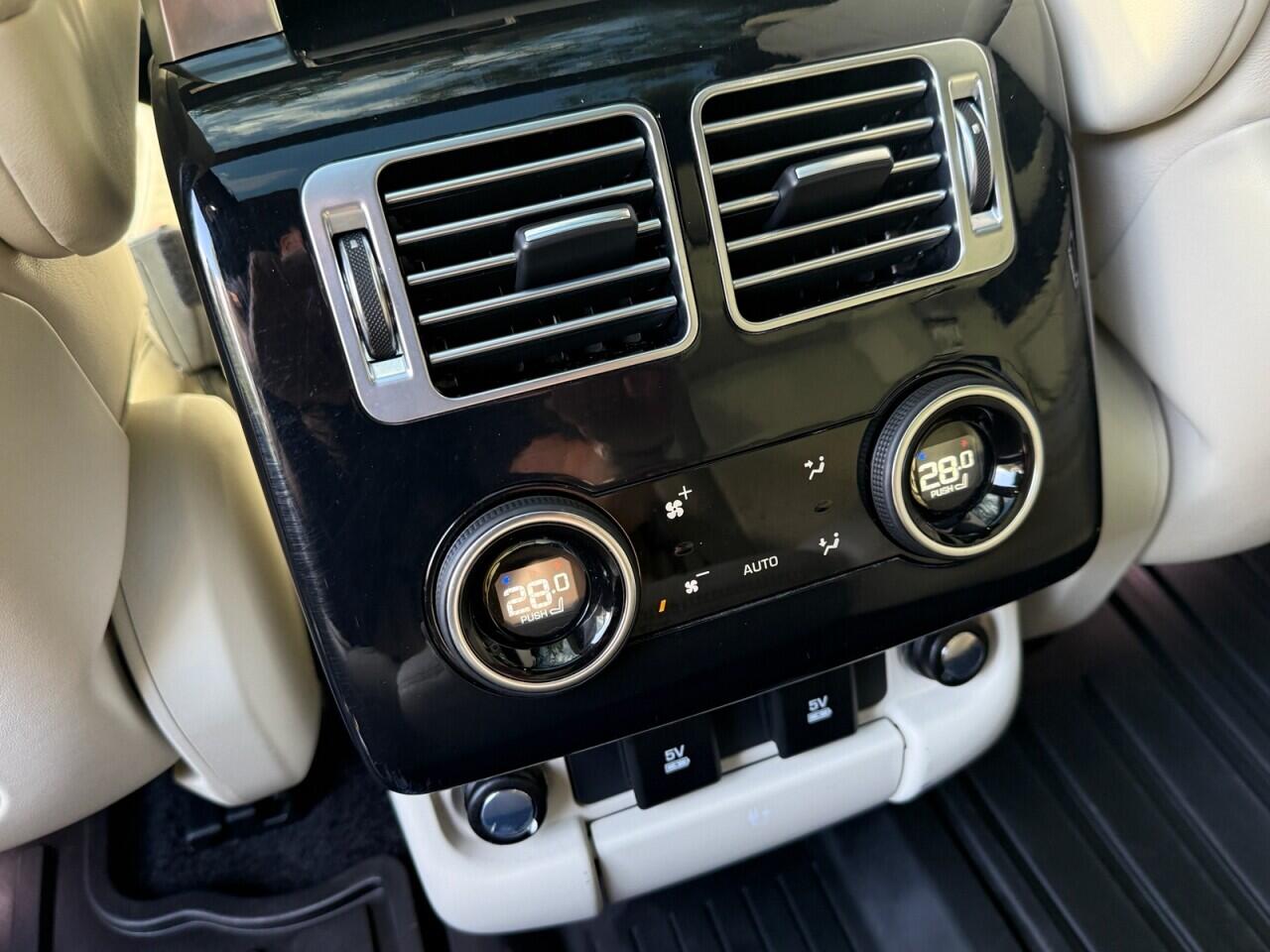 Land Rover Range Rover view 18