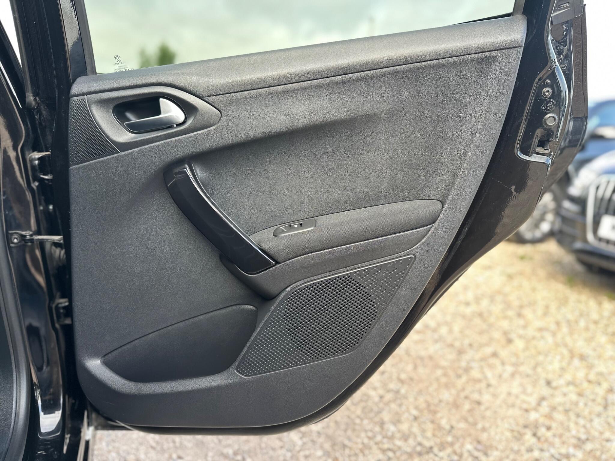 Peugeot 208 view 57