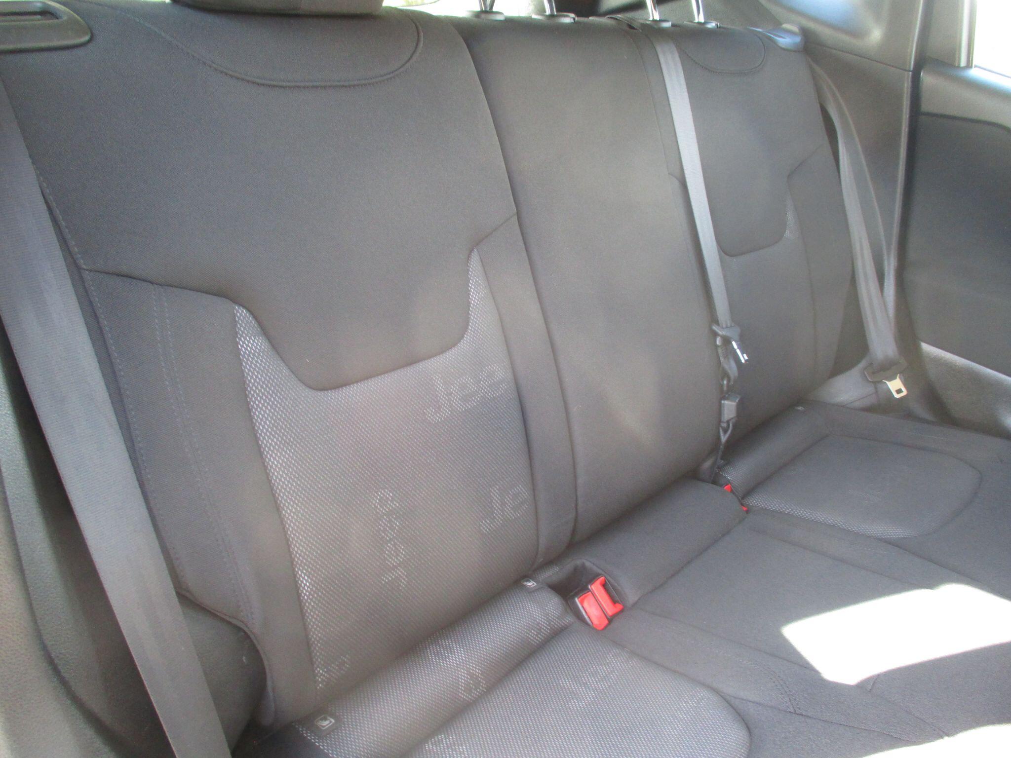 Jeep Renegade view 25