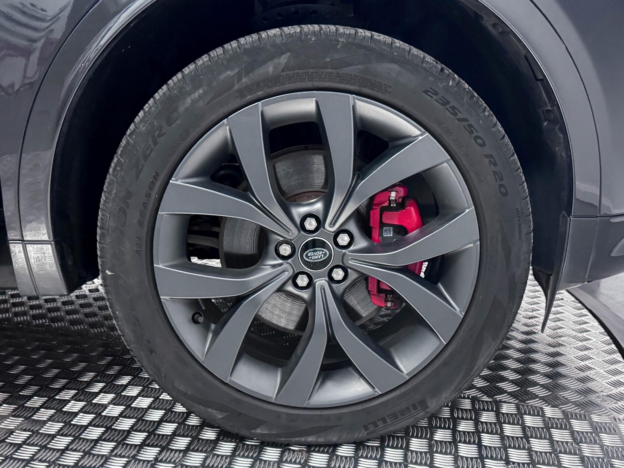 Land Rover Discovery Sport view 60