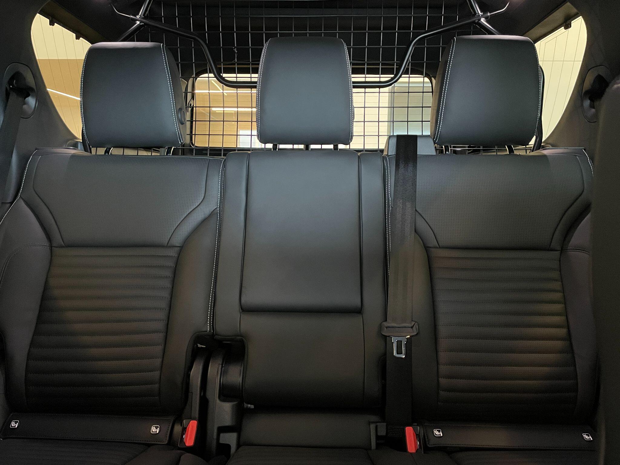 Land Rover Discovery view 9