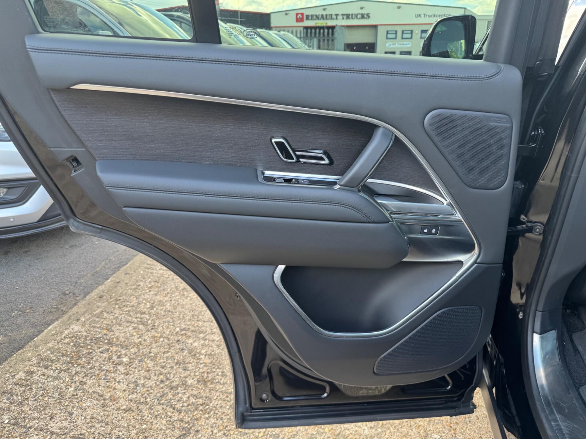 Land Rover Range Rover view 37