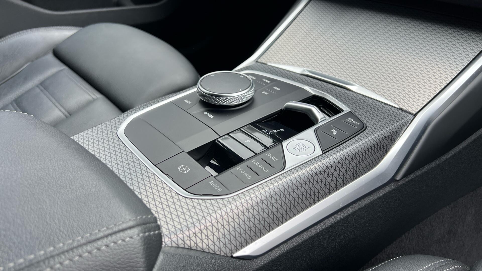 BMW 3 Series view 10