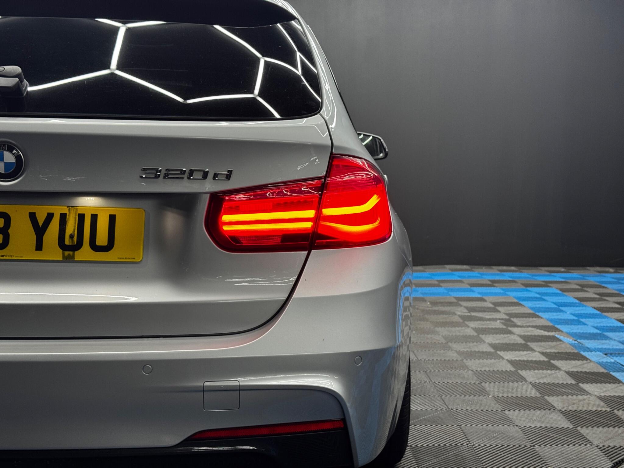 BMW 3 Series view 44