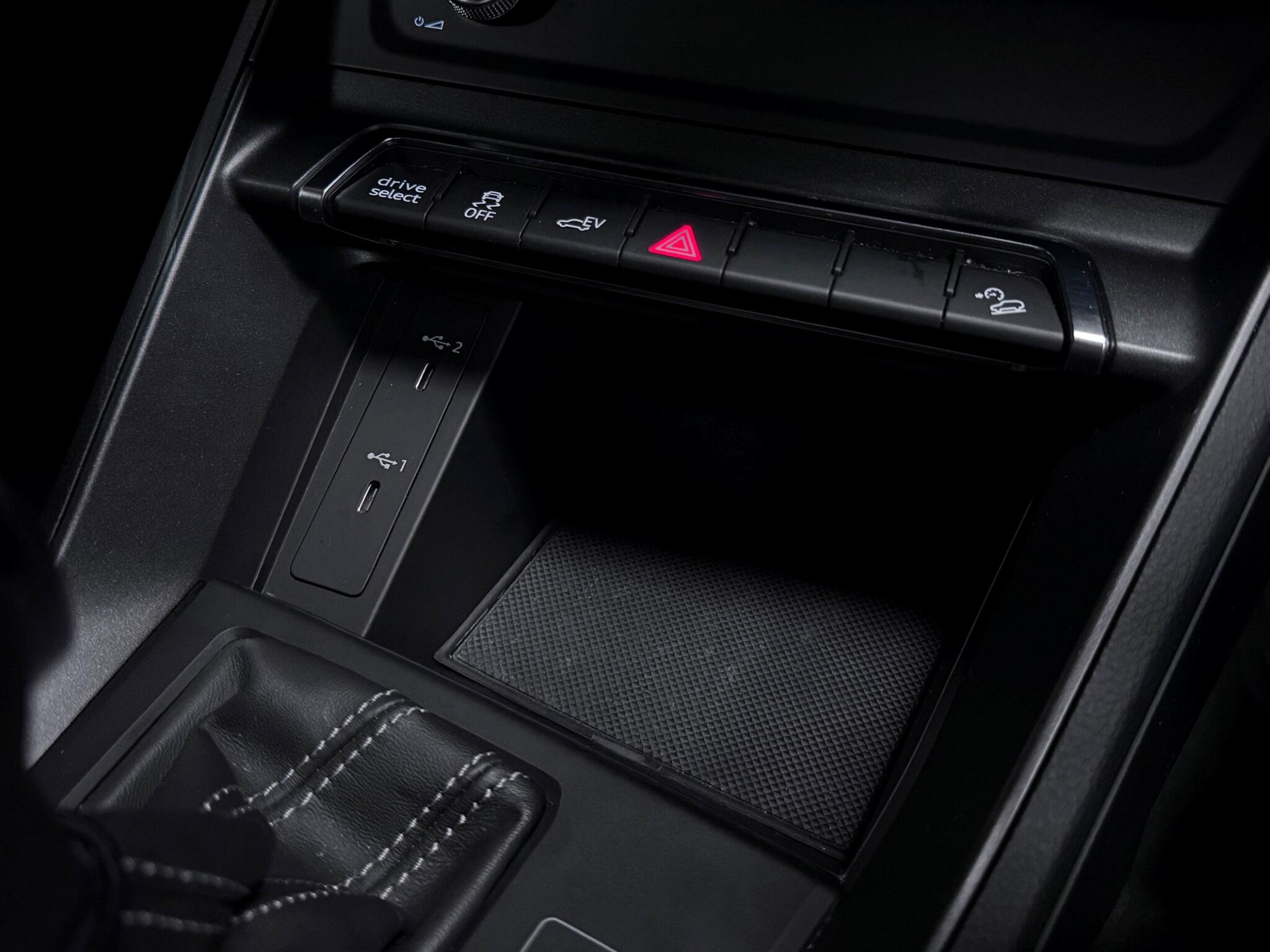 Audi Q3 view 32